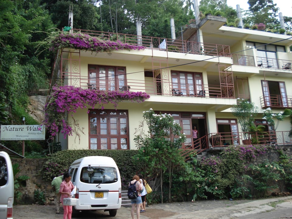 Unser Zimmer 2 im 1.Stock oberhalb des Vans Hotel Nature Walk Resort