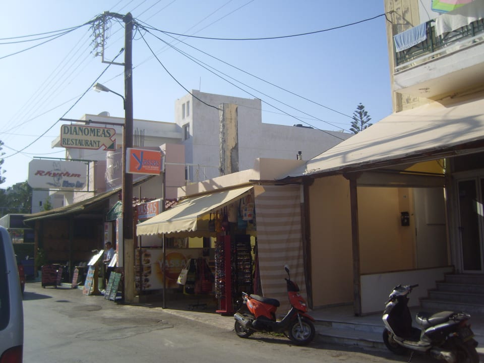 Strandstraße links vom Hotel Cactus Royal