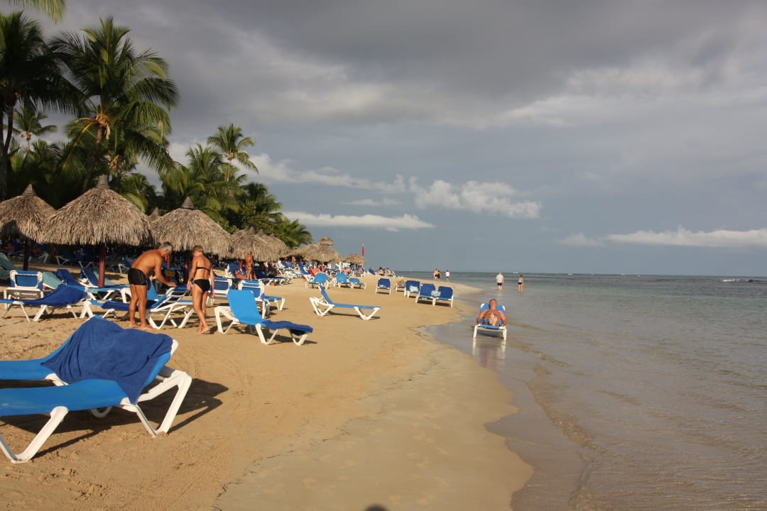 Platzmangel am Strand Bahia Principe Grand El Portillo
