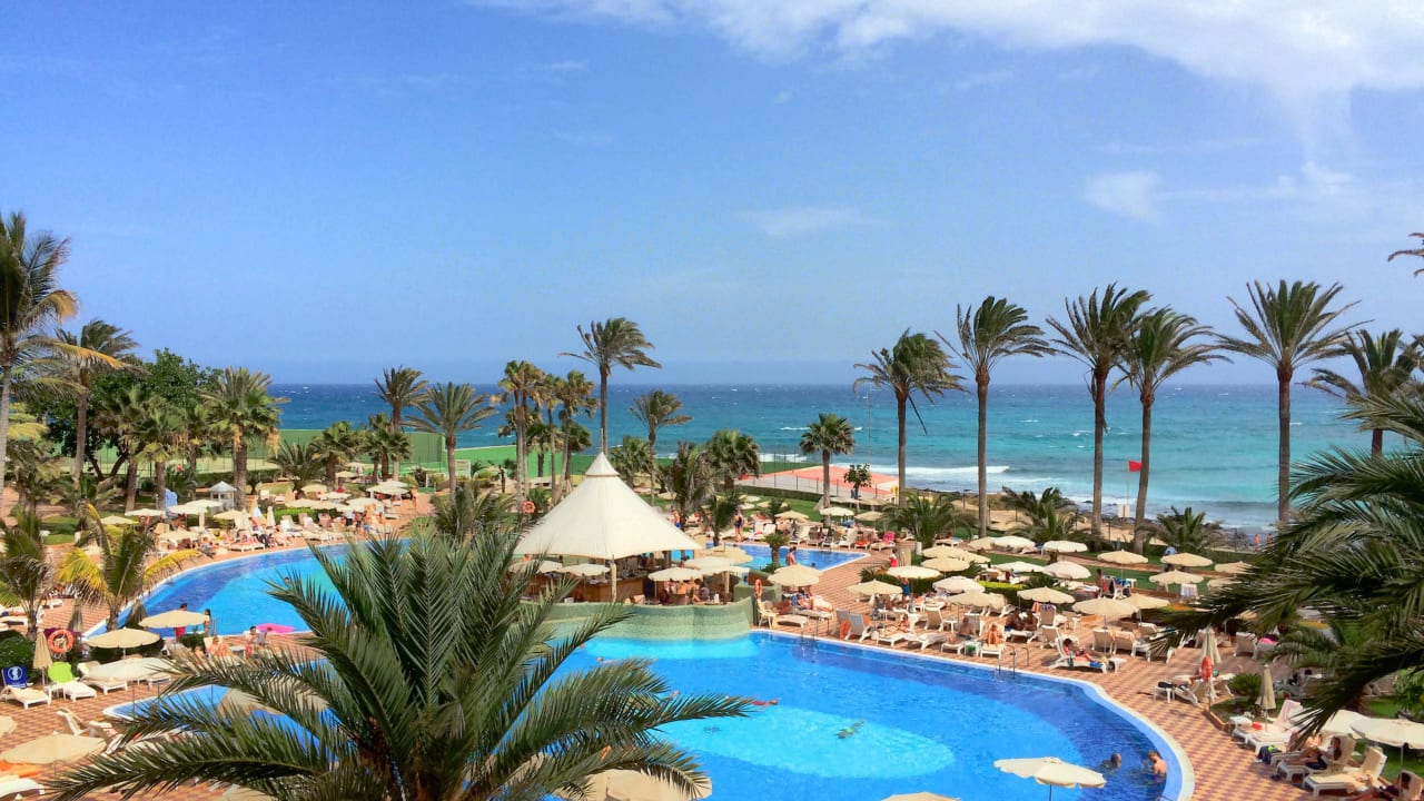 Ausblick Richtung Meer/Pool Hotel Riu Palace Tres Islas