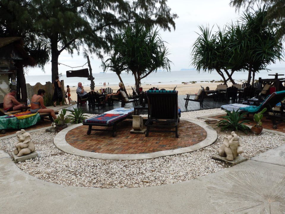 Blick zu den Liegeplätzen Hotel Lanta Castaway Resort