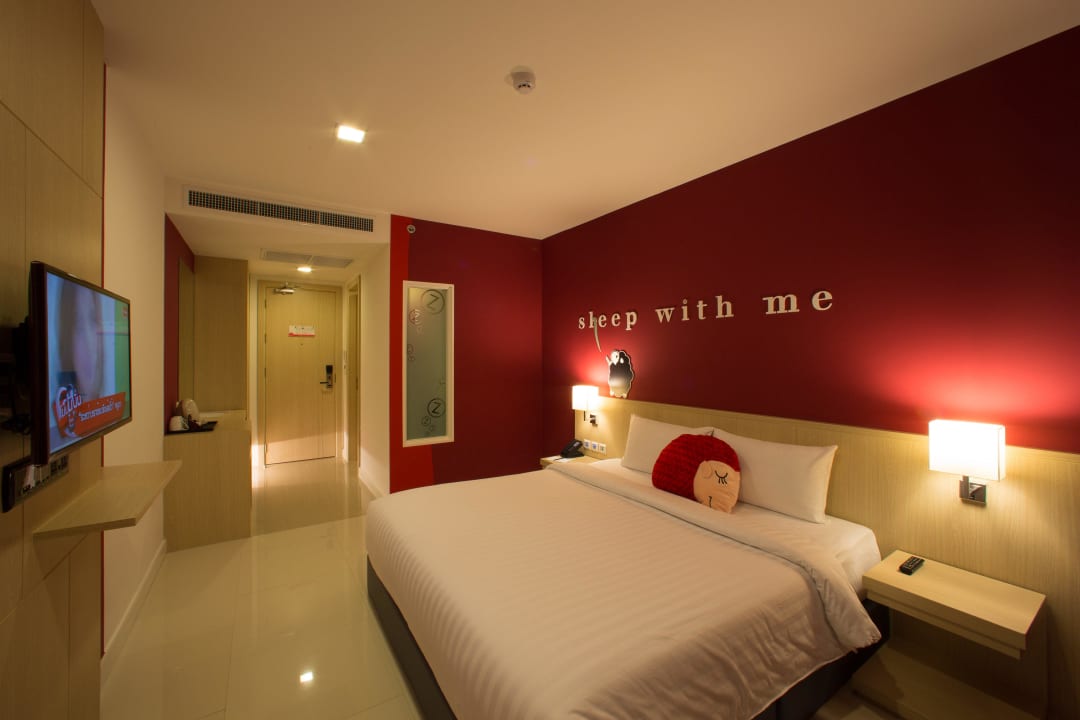 Sleep with me. Sleep отель Патонг. Sleep with me Hotel 4* (Patong). Sleep with me Hotel Design Hotel Patong 4*. Sleep with me Hotel 4 Патонг Тип номера Superior Room.