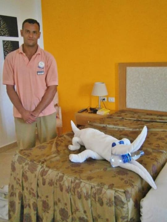 Karem & eines seiner Kunstwerke Hotel Gorgonia Beach Resort
