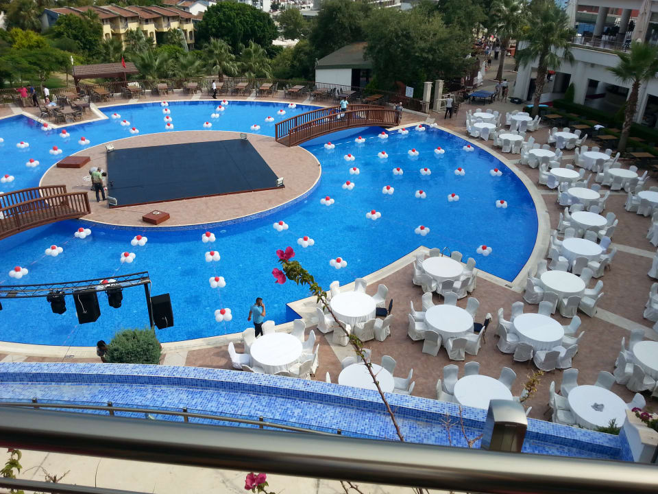 Pool Side Prenses Resort & Spa