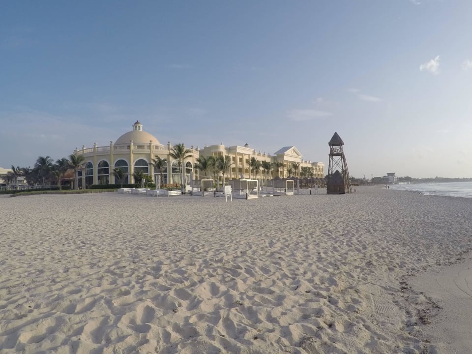 Strand vor dem Hotel JOIA Paraiso by Iberostar