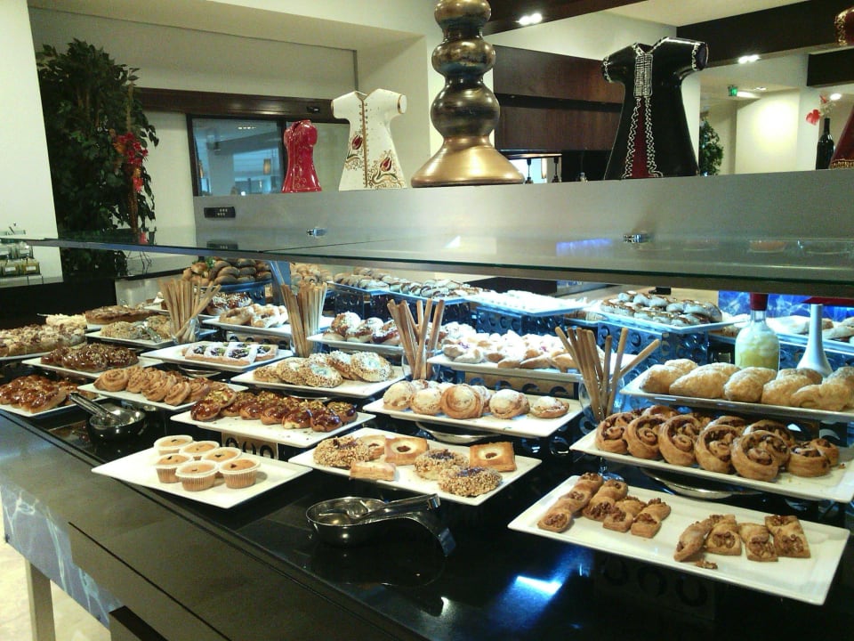 Main restaurant - breakfast Susesi Luxury Resort