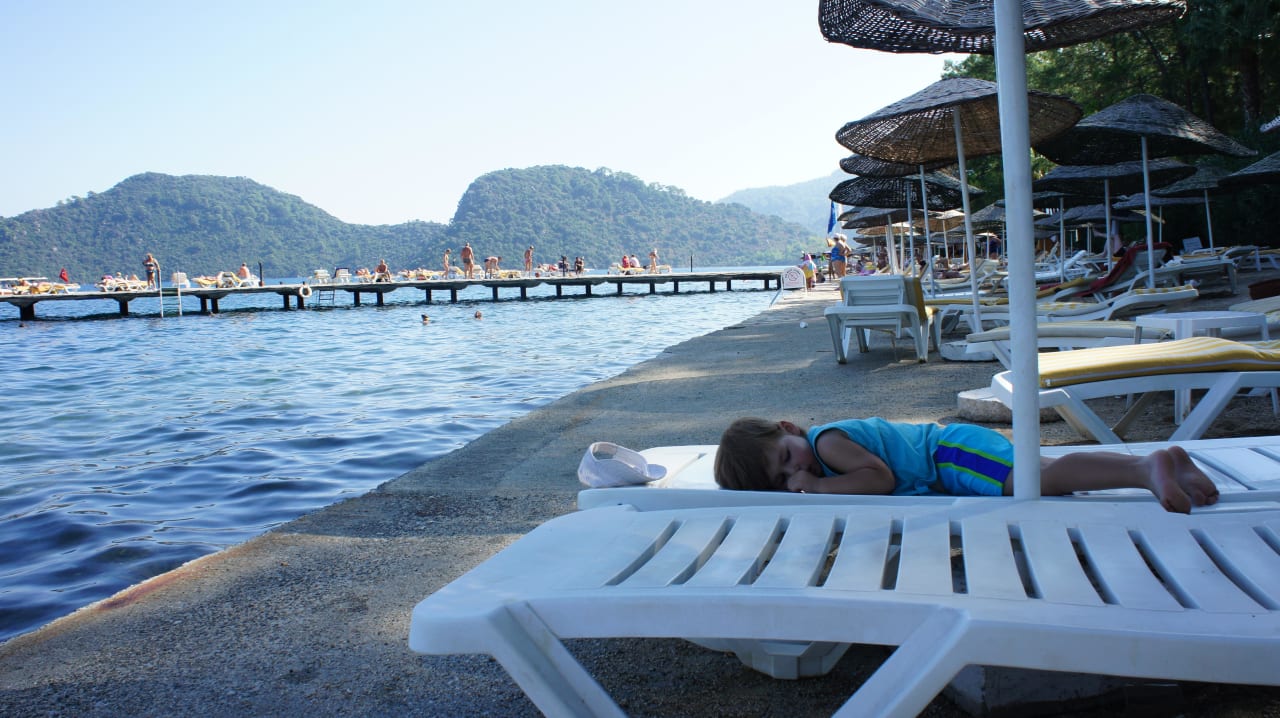 "betonowa" plaża Grand Yazici Club Marmaris Palace