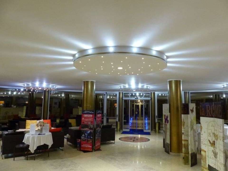 Eingang zur Lobby Hotel Residence Relais Du Lac