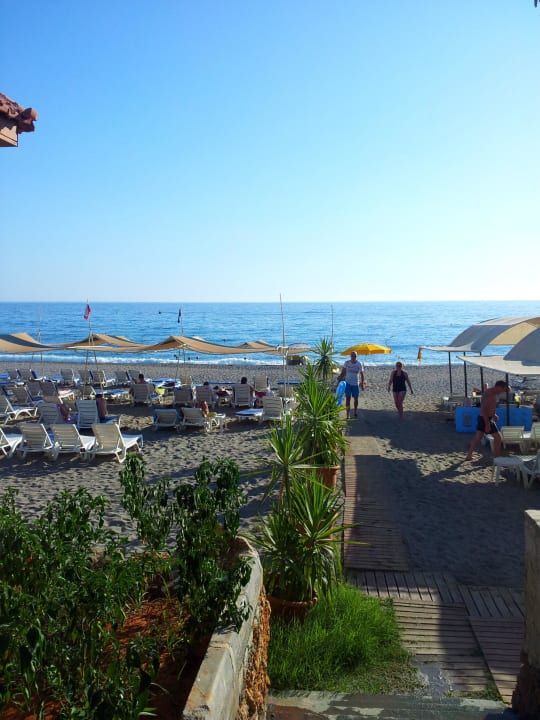 Weg zum Hotelstrand Hotel Club Paradiso