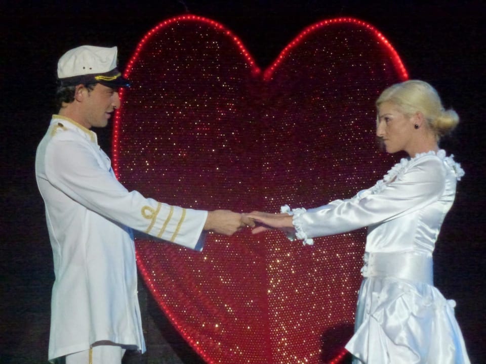 Tanzshow Kamelya Aishen Club