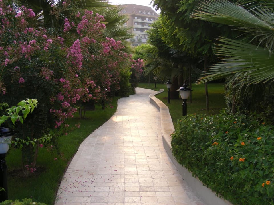 Der Weg vom Strand zum Hotel Aydinbey Kings Palace & Spa
