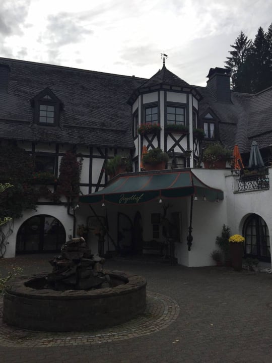 Hoteleingang Relais Chateaux Jagdhof Glashütte