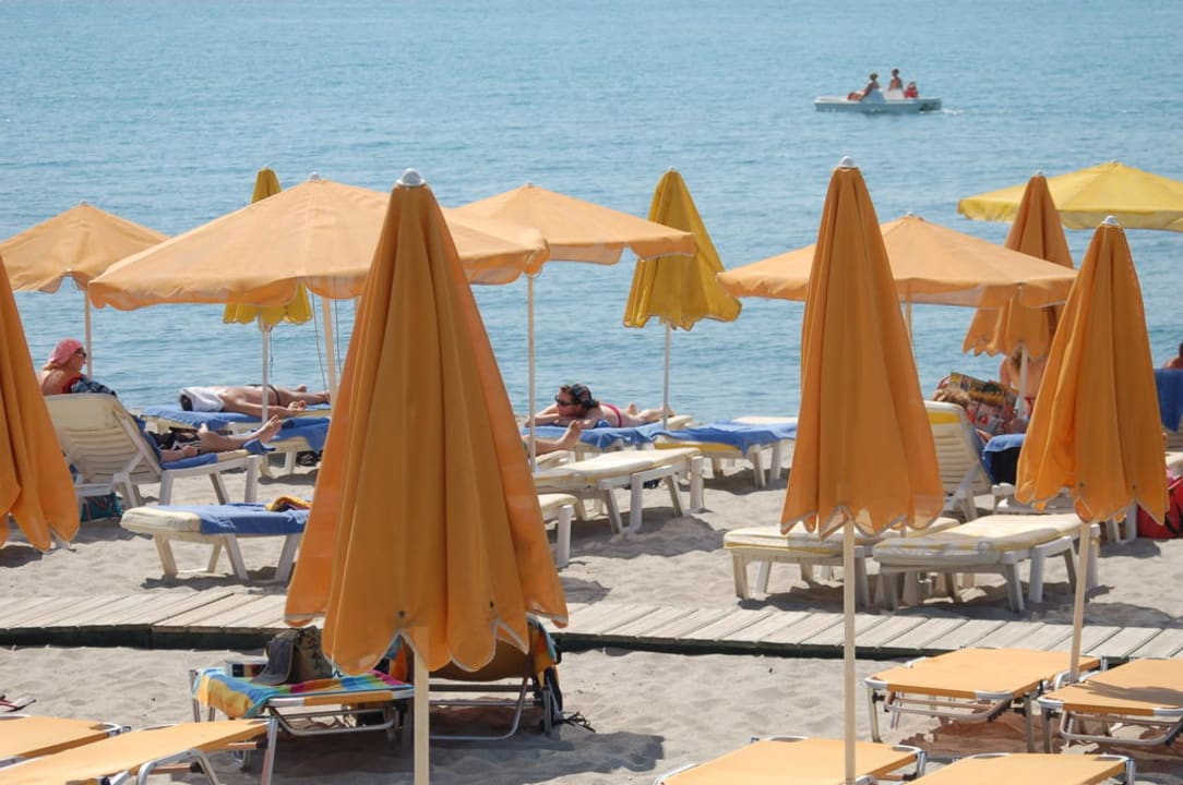 Sauberer feiner Sandstrand ohne Steine Porto Bello Beach