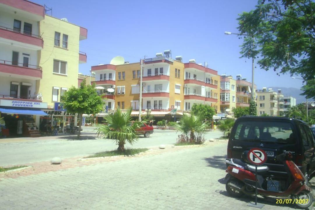 Straße vorm Hotel Citrus Plaza Hotel