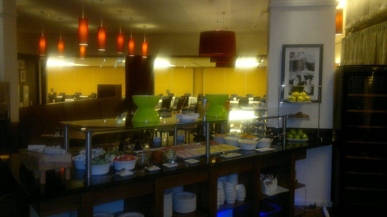 Frühstück Büffet Hotel Courtyard by Marriott Paris Saint Denis