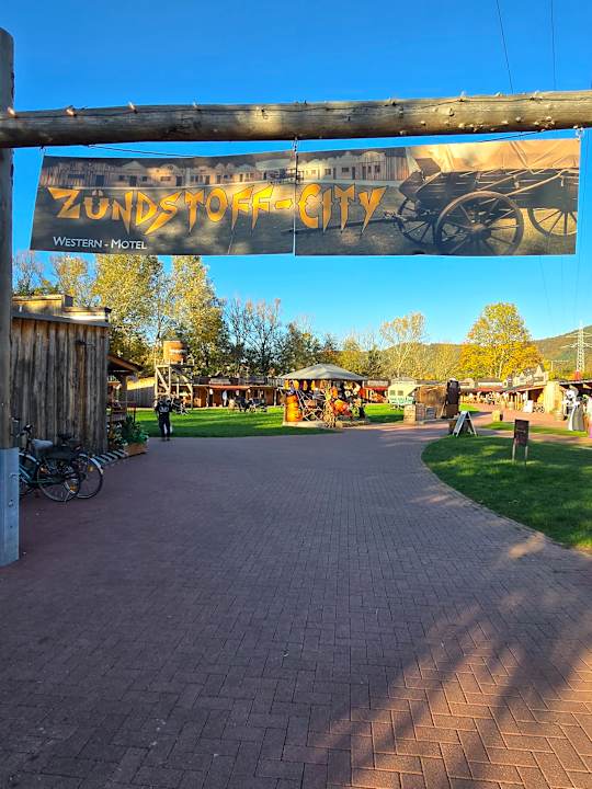 Außenansicht Zündstoff-City Western-Motel