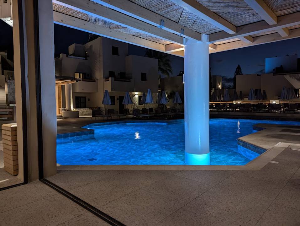 Pool Momi Slow Living Hotel