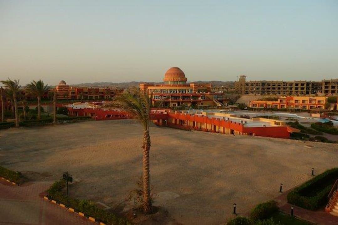 Überlick Richtung Hauptgebäude Malikia Resort Abu Dabbab