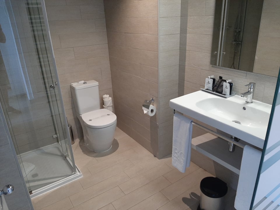 Zimmer BG Tonga Tower Design Hotel & Suites