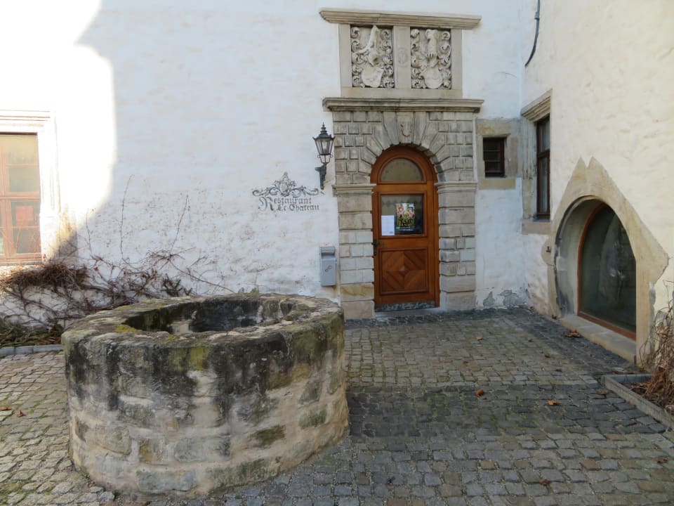 Eingang Schloßhotel Schkopau