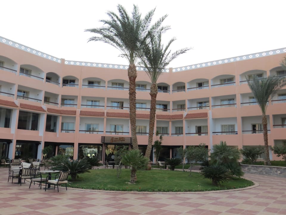 Neben der Poolbar Beach Albatros Resort