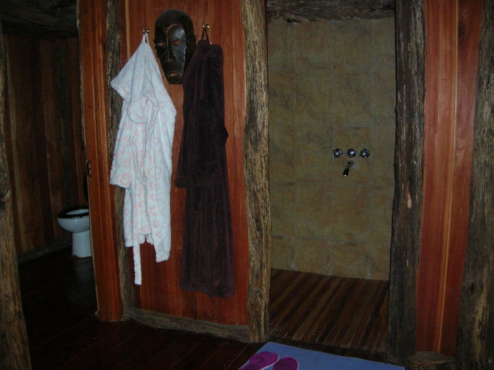 Sanitäre Einrichtungen - sogar mit Bademantel Royal Mara Safari Lodge