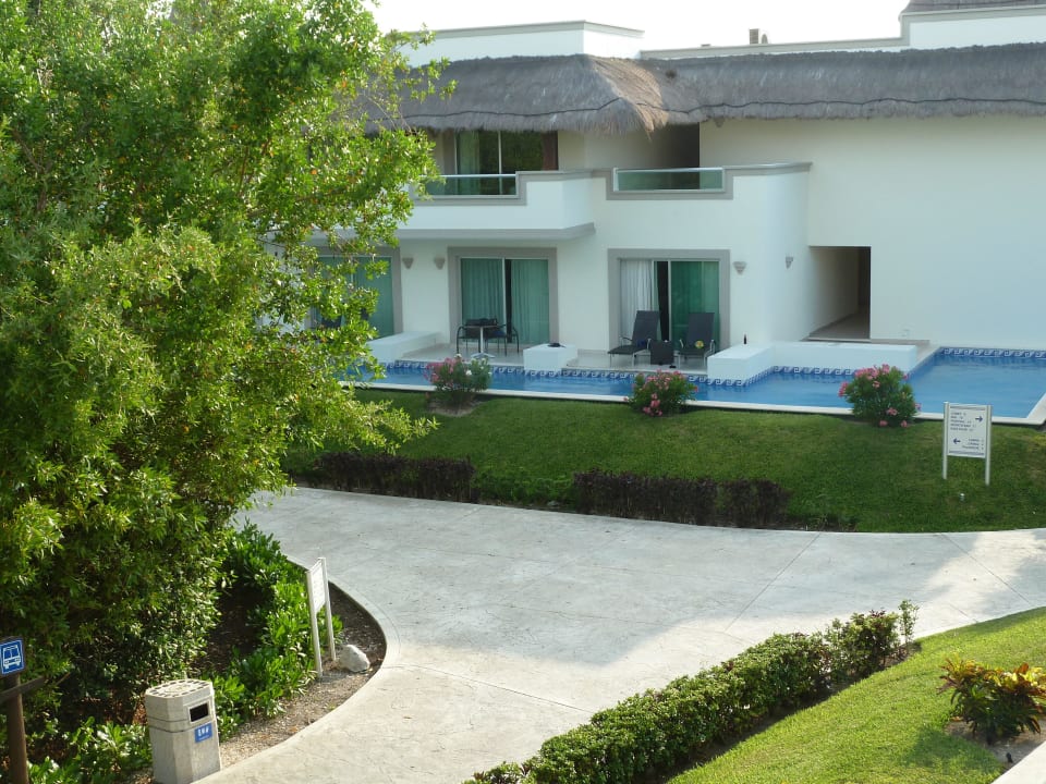 Es gibt Zimmer mit Pool  BlueBay Grand Esmeralda