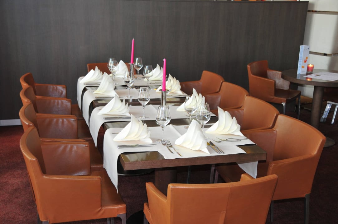 Schön gedeckter Tisch Hotel Novotel Aachen-City