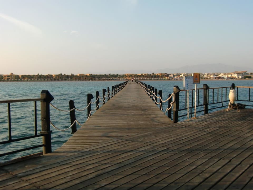 Steg Blick Richtung Hotel Stella Beach Resort & Spa Makadi Bay
