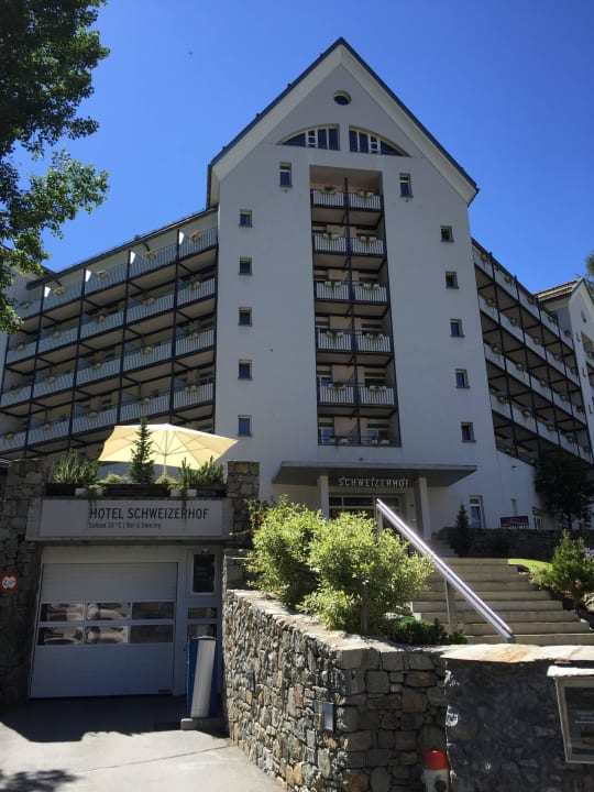 Garage und Eingang Schweizerhof Sils Maria, a Faern Collection Hotel