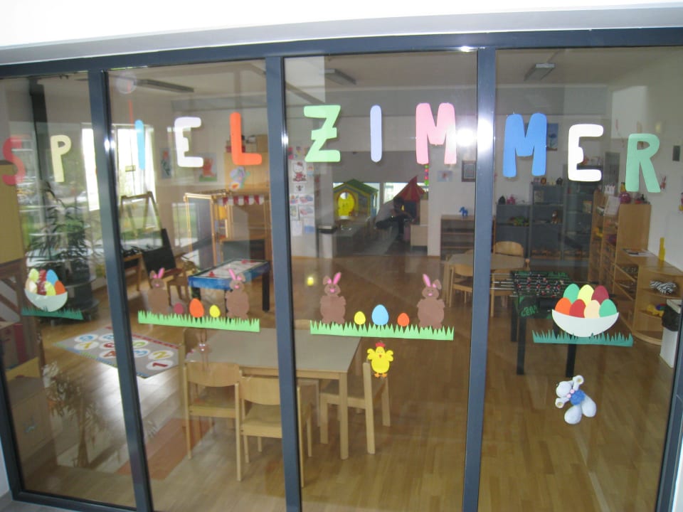 Spielzimmer von außen All In Red Thermenhotel