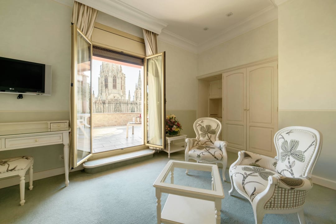 Superior room with terrace and Cathedral view Hotel Colón Barcelona