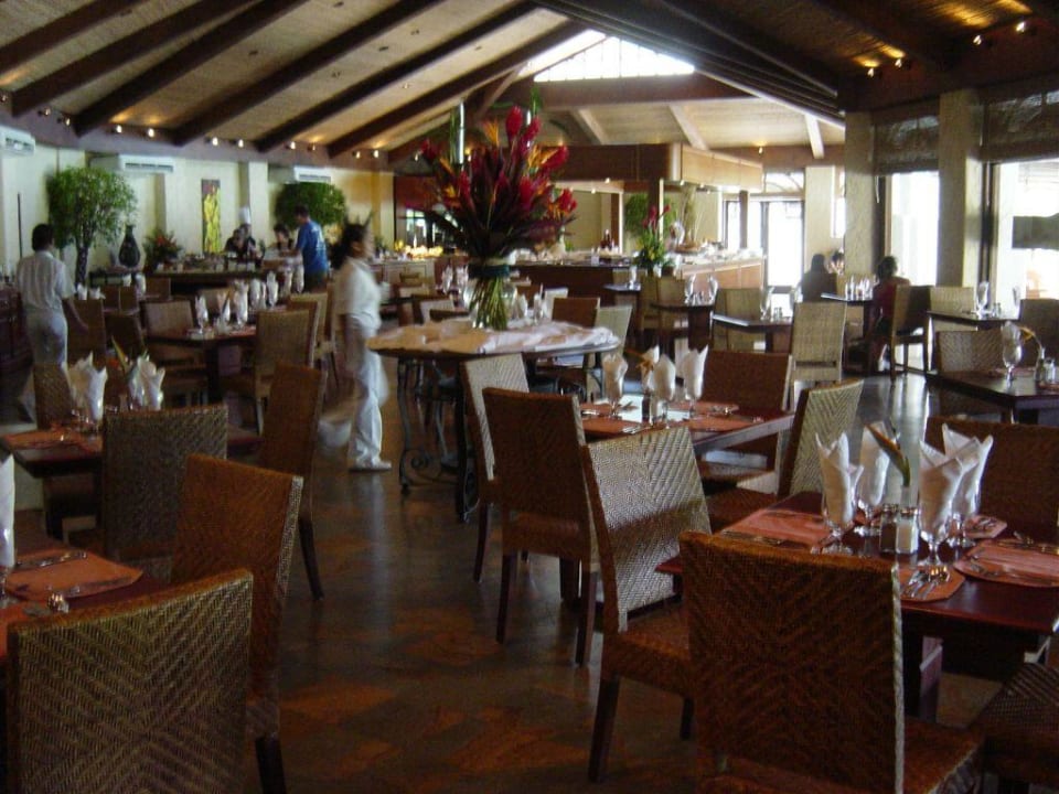Schön eingedecktes Restaurant Secrets Papagayo Costa Rica - Adults only