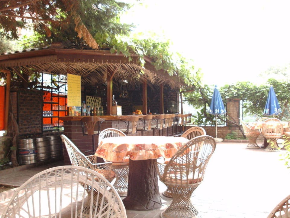 Biergarten und Bar Atak Apart Hotel