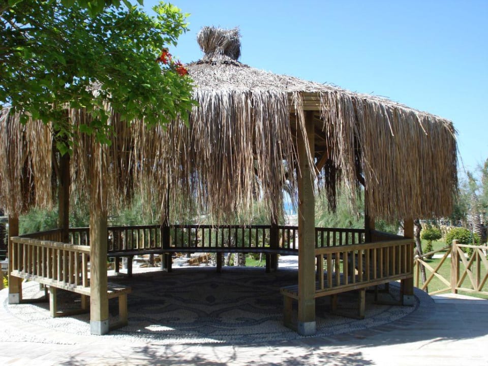 Pausenmöglichkeit vom Essen zur Liege Sunis Kumköy Beach Resort Hotel & Spa