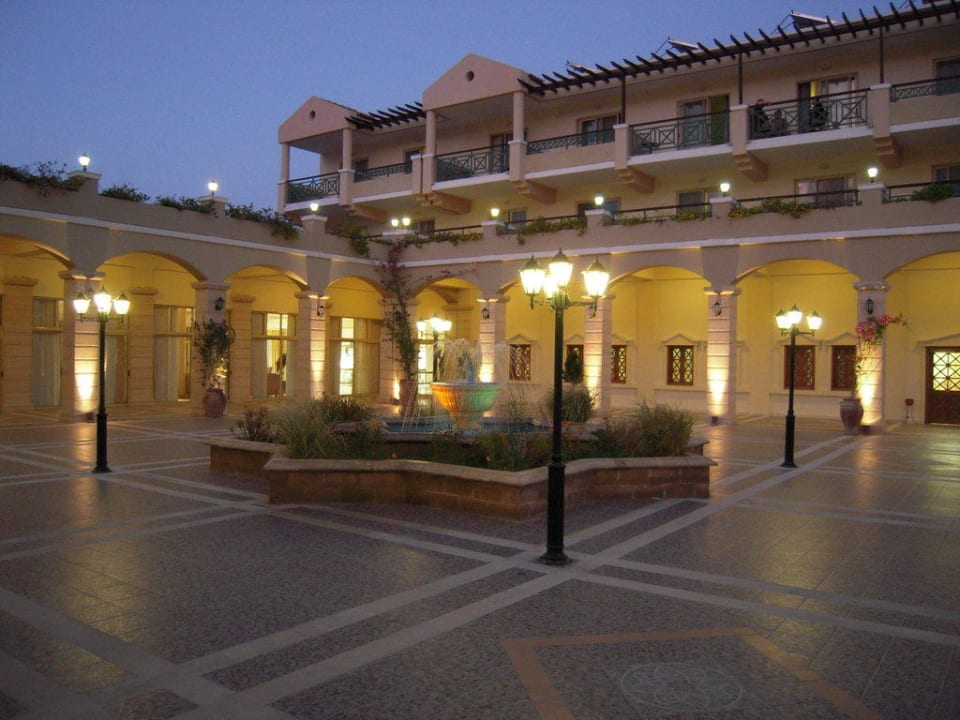 Vorplatz Hauptgebäude Lindos Princess Beach Resort & Spa