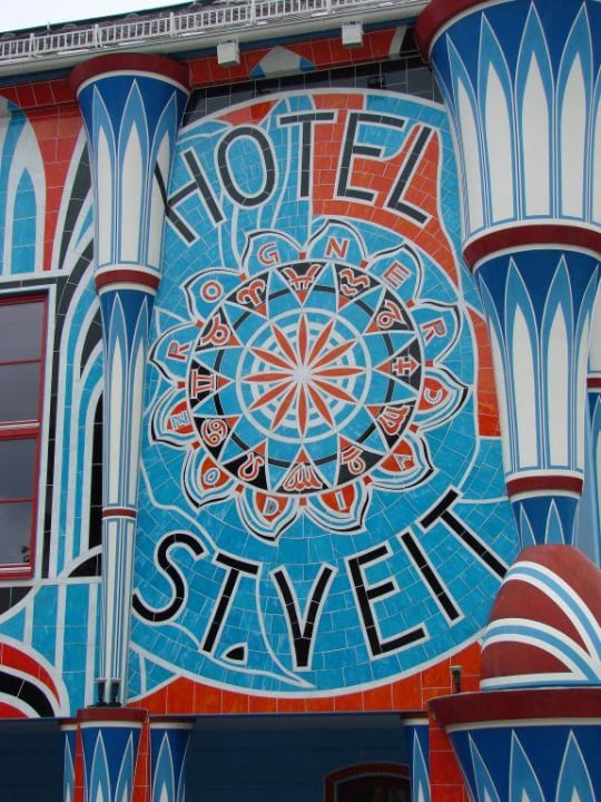 Das Hotel von aussen Kunsthotel Fuchspalast