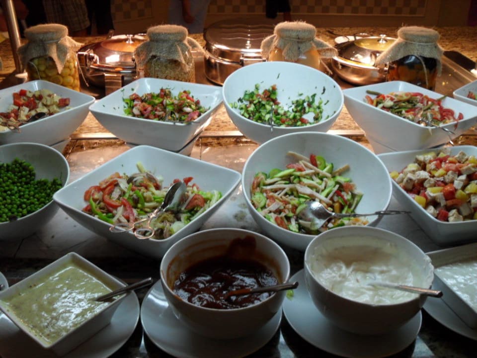 Verschiedene Salate Mövenpick Resort & Marine Spa Sousse