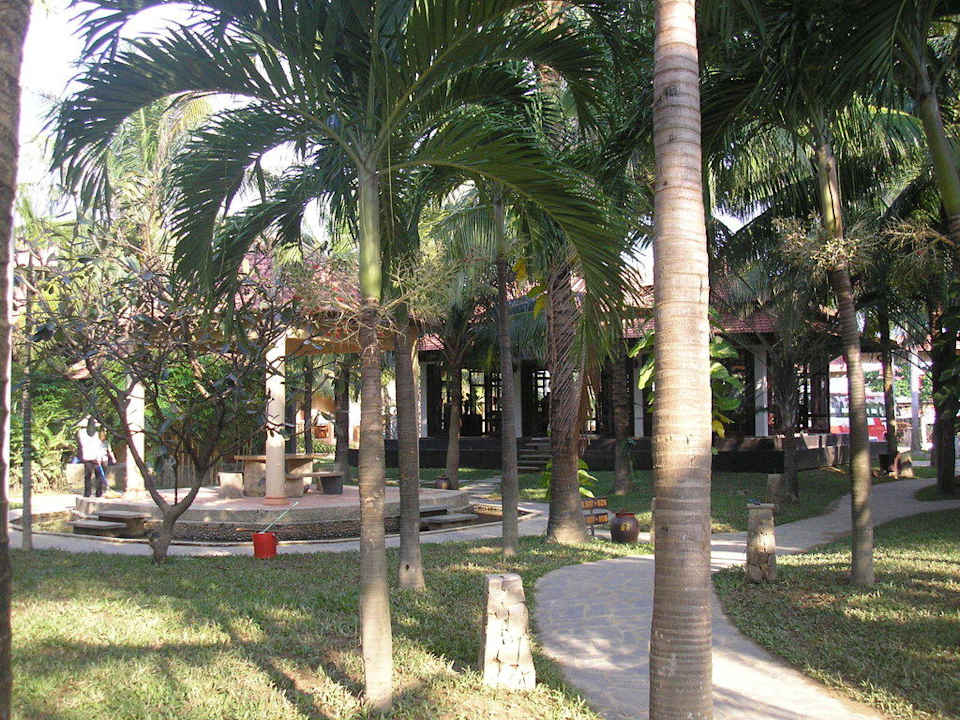 Blick in den Garten Hotel Vinh Hung Riverside Resort & Spa