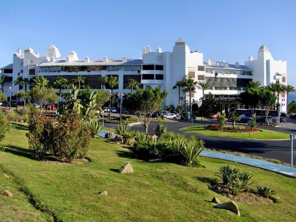 Blick zum Hotel von der Landseite aus H10 Estepona Palace