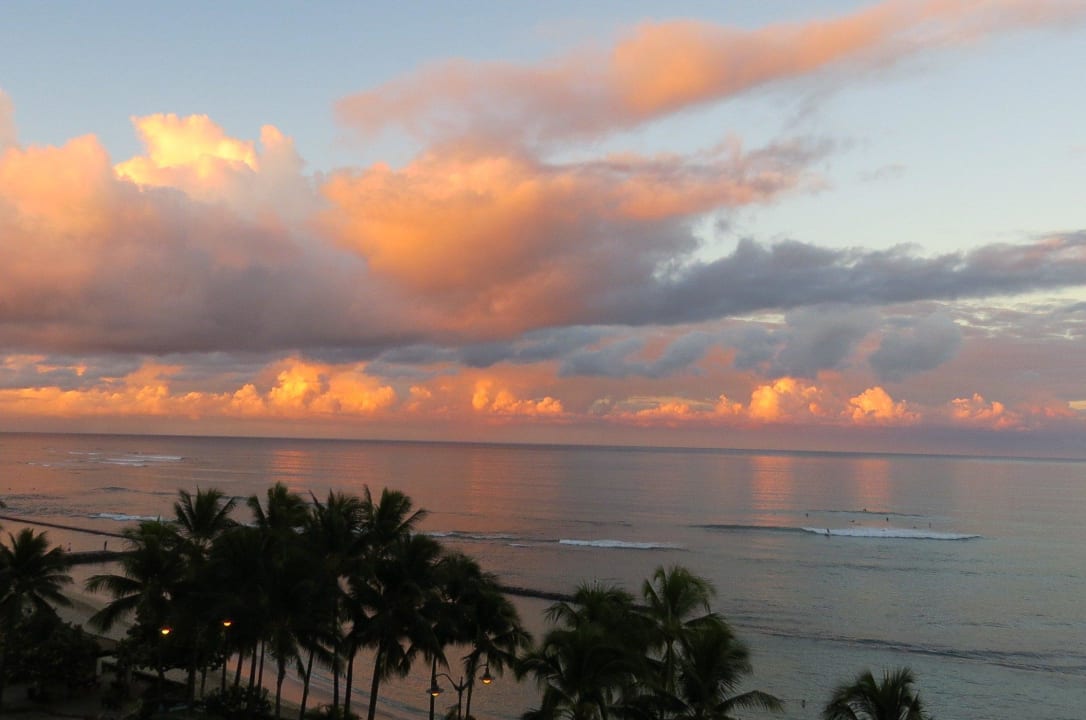 Sonnenaufgang- Aloha u. Mahalo Hotel Aston Waikiki Circle