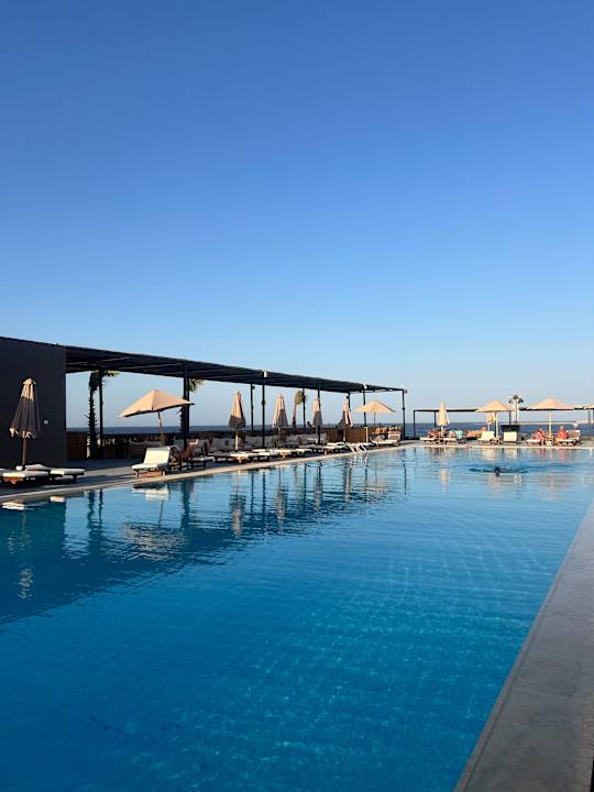 Pool Sentido Naga Bay