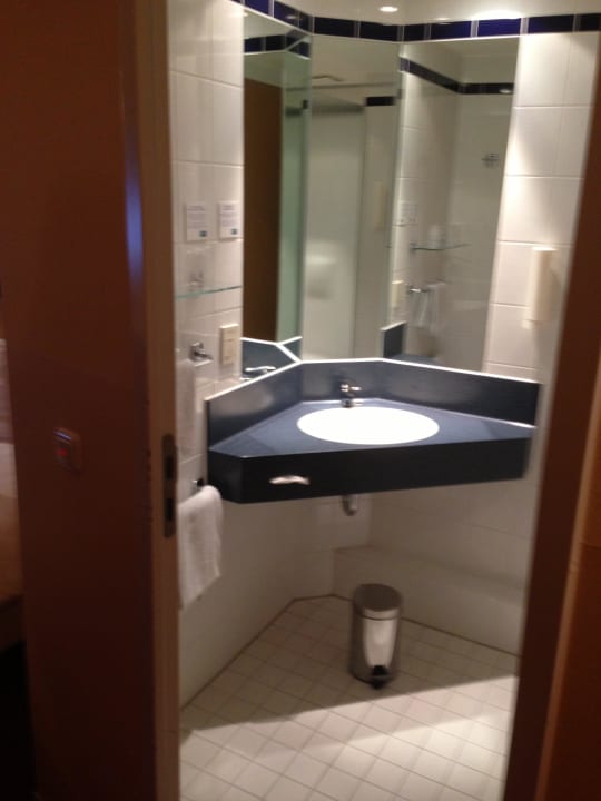 Waschtisch Holiday Inn Express Frankfurt - Airport