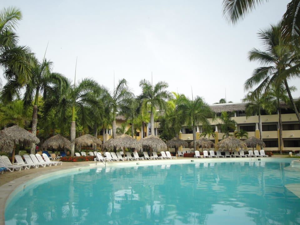 Poolansichten Iberostar Waves Costa Dorada