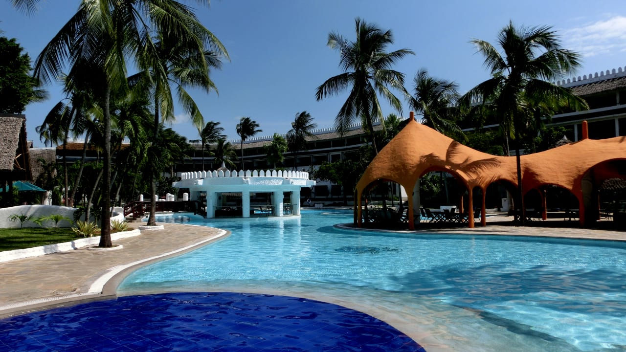 Pool Hotel Southern Palms Beach Resort