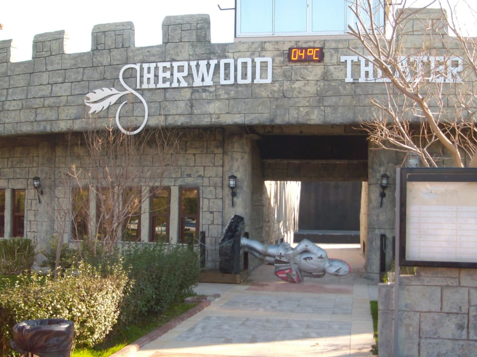 Sherwood Theater als es kälter und windiger wurde Sherwood Exclusive Lara