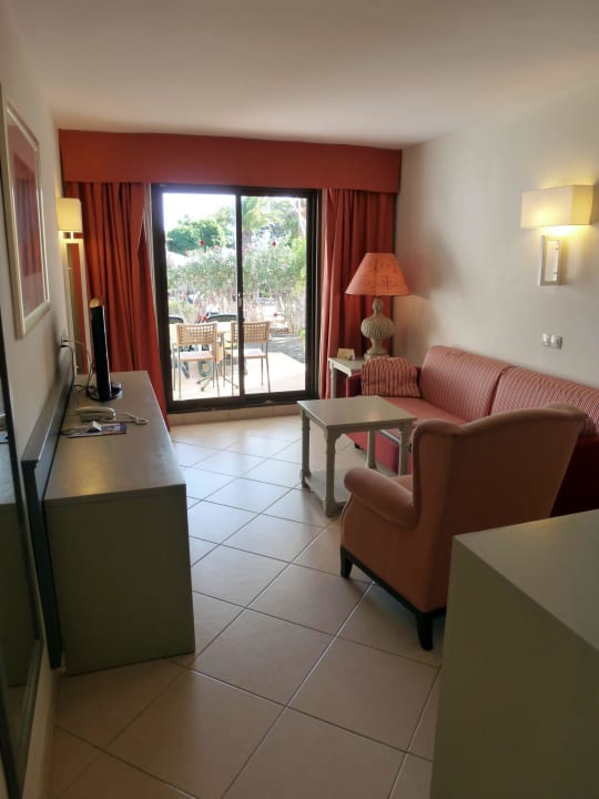 App.L1023, Wohnzimmer mit Terrasse zum Pool allsun App.-Hotel Albatros