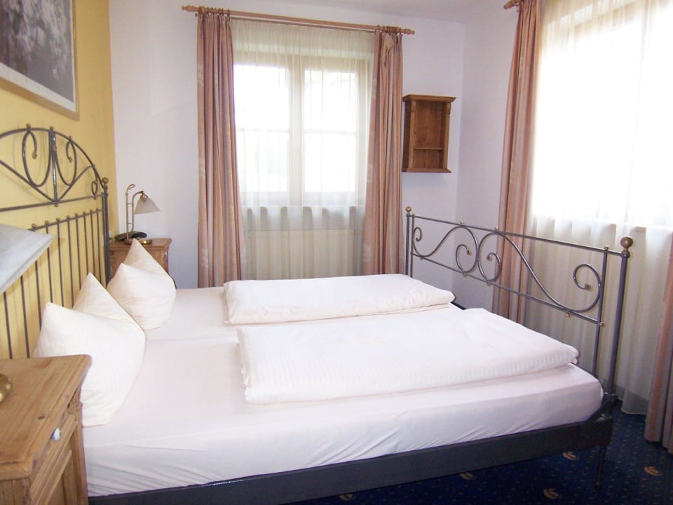 Schlafzimmer 1 Ferienwohnung Selina im Sonnenbergle