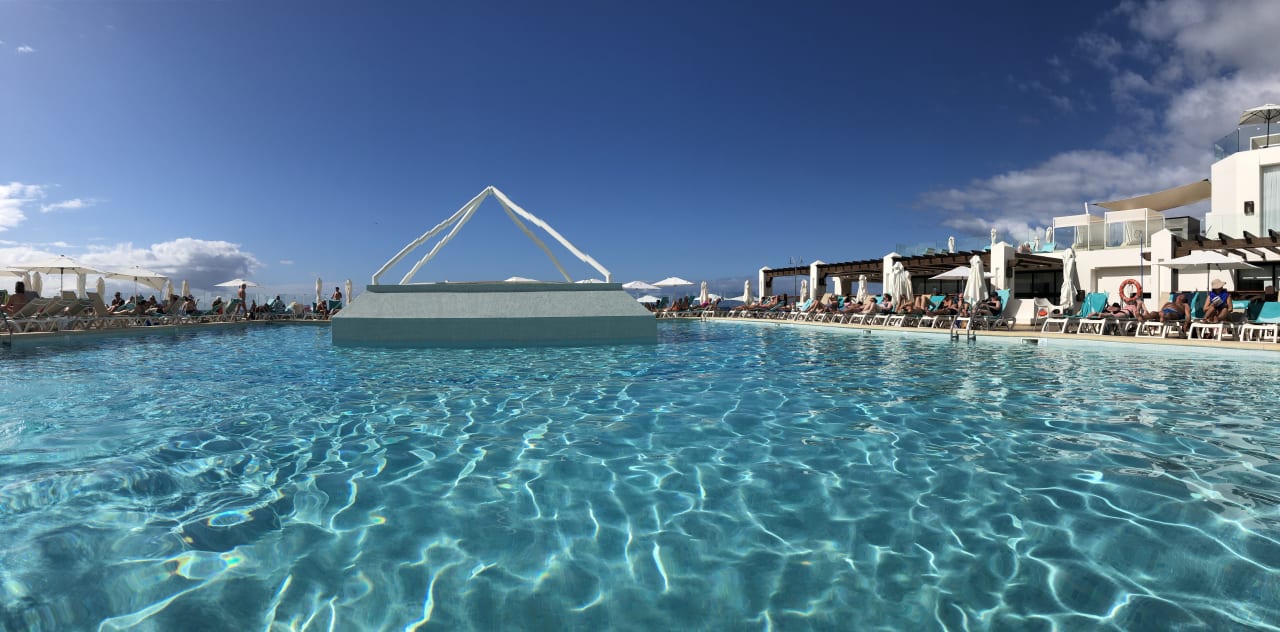 Pool Iberostar Waves Bouganville Playa