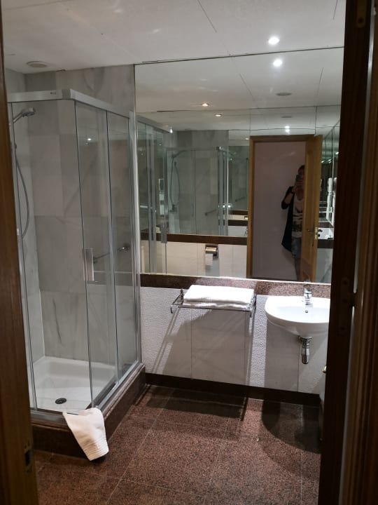 Badezimmer in der Suite  BLUESEA Costa Jardin Spa